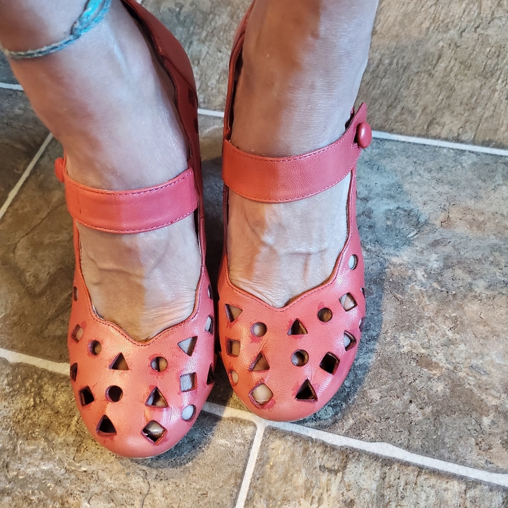 Orange pump - Picture 3 of 11
